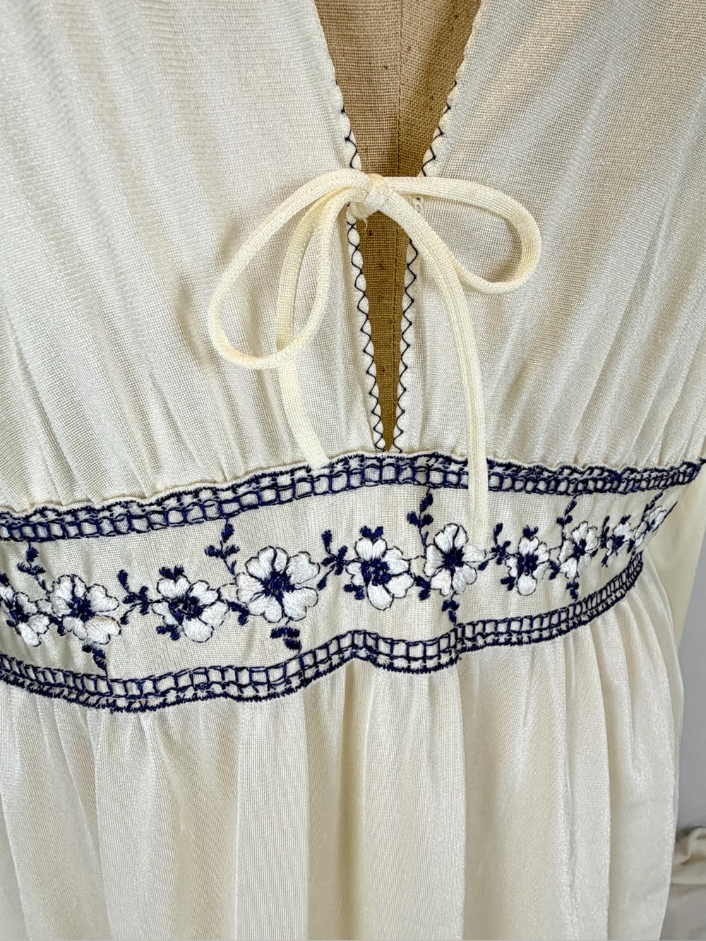 VINTAGE 70s 80s long sleeve maxi nightgown slip dress deep v neck embroidery - Picture 5 of 13
